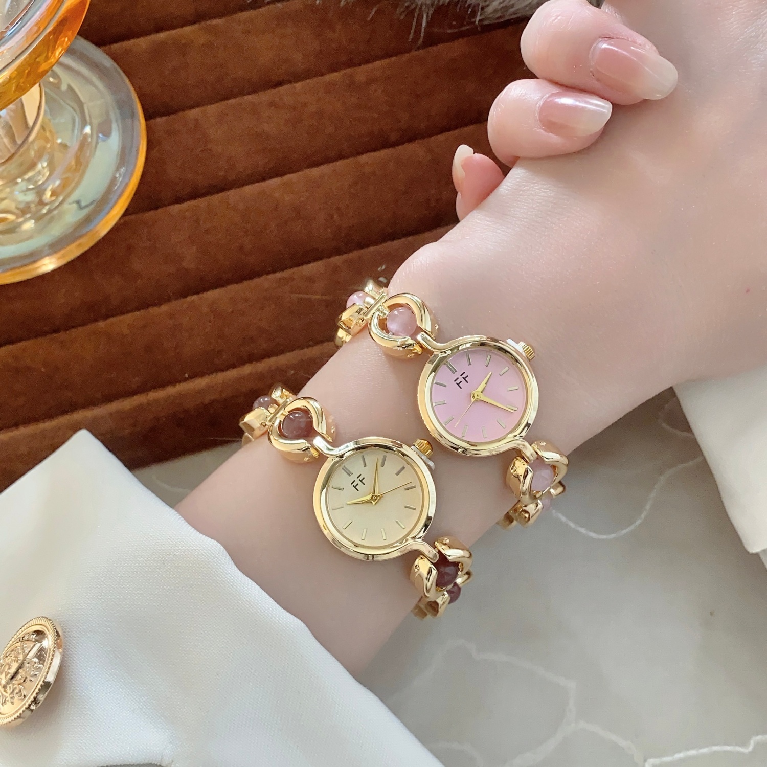 Elegant Round Watch for Women  - Stones Watches & Jewelry In Sweden Ab avis et prix