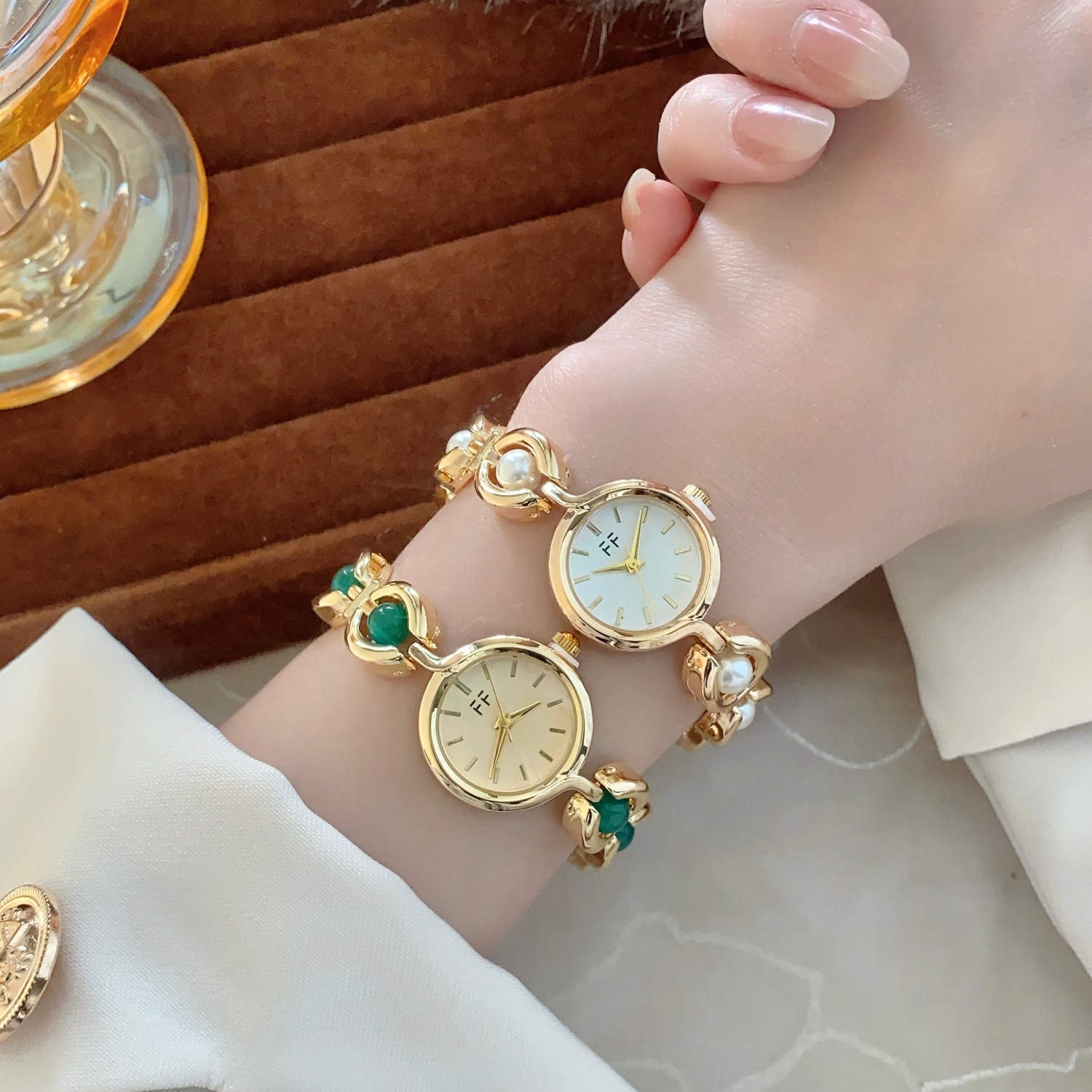 Elegant Round Watch for Women  - Stones Watches & Jewelry In Sweden Ab avis et prix